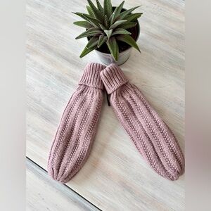 NWT Love & Lore Soft Pink Rory Rib Mittens with Soft Lining.